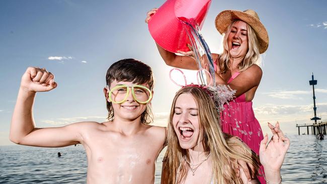 Mitch and Baylee enjoy a cooling bucketload from their mum, Sarah Waldron at Brighton – hoping for a brighter 2022. Picture: Brenton Edwards