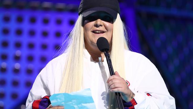 Tones and I accepts the ARIA Award for Best Breakthrough Artist during the 33rd Annual ARIA Music Awards at The Star in Sydney, Wednesday, November 27, 2019. (AAP Image/Brendon Thorne) NO ARCHIVING