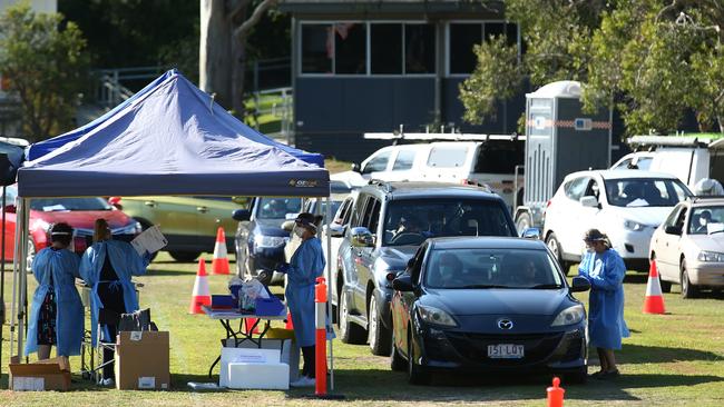 Brisbane residents queue at a pop up testing clinic at Indooroopilly State High School on July 31. Picture: Getty