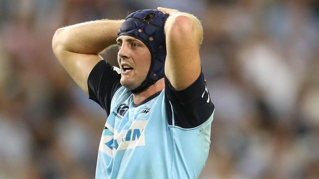 SYDNEY, AUSTRALIA - MARCH 18: Dean Mumm of the Waratahs looks dejected during the round four Super Rugby match between the Waratahs and the Brumbies at Allianz Stadium on March 18, 2017 in Sydney, Australia. (Photo by Mark Kolbe/Getty Images)