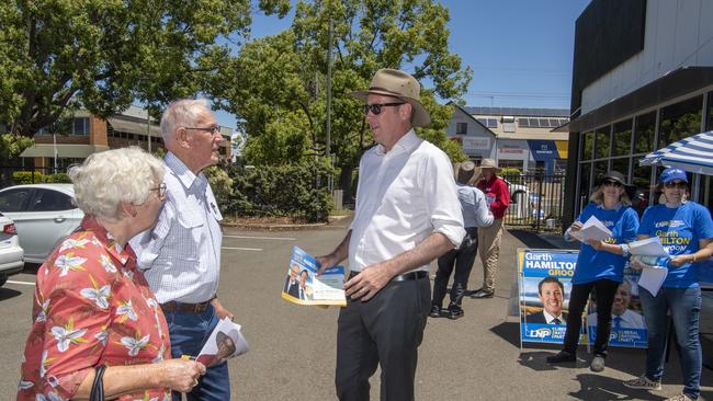 Lyn and Dennis Gillbard speak with Garth Hamilton at the Groom polling venue in Mort St. Wednesday. 11th Nov 2020