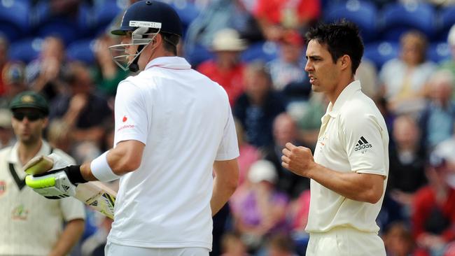 Mitchell Johnson (R) and Kevin Pietersen (L) during the 2009 Ashes series.