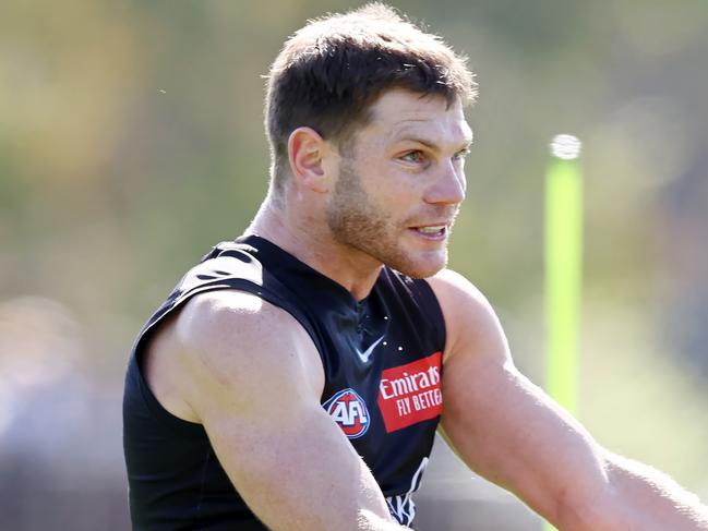 MELBOURNE, AUSTRALIA - September 26, 2023. AFL .   Taylor Adams finally kick at goal before leaving the track after appearing to re injure his hamstring during Collingwood training session at Olympic Park, Melbourne. Photo by Michael Klein.