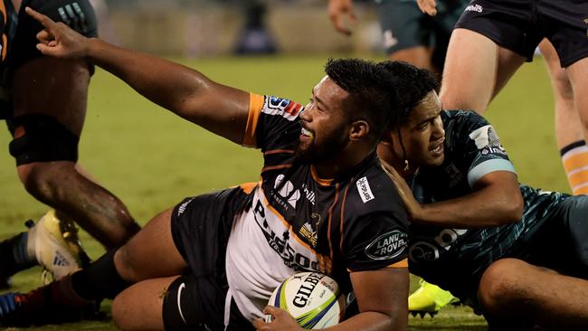 Folau Fainga'a’s tryscoring feats for the Brumbies highlight the blight of the driving maul on rugby. Picture: Getty Images