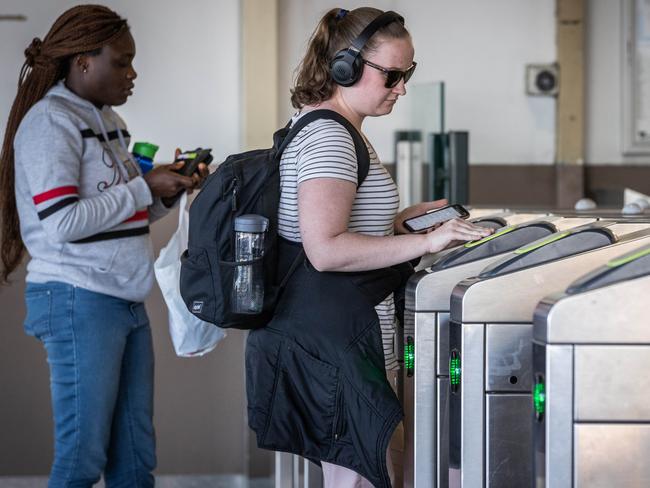 When commuters can ditch plastic mykis: Credit card, phone tap-on in sight