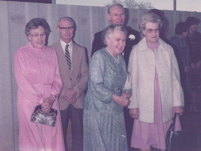 <s1 id="U7016353492973DF" style="font-size:9;font-stretch:9;">FAMILY TIES: Kathleen Lapthorne, centre in the green dress, in 1984 at the Baptist Church, Devonport. Back, her siblings Derek, left, and Noel (husband of Clorice). Front, Gladys, Kath and Lexie.</s1> <ld pattern=" "/> <source><span id="U701680884818ZND" style="font-size:9pt;">Pictures courtesy Clorice Lapthorne and Garry Ivory</span></source>