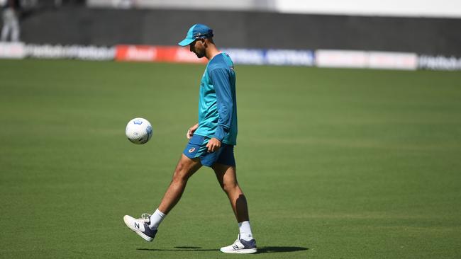 It’s been a lonely road for Ashton Agar. (Photo by INDRANIL MUKHERJEE / AFP)