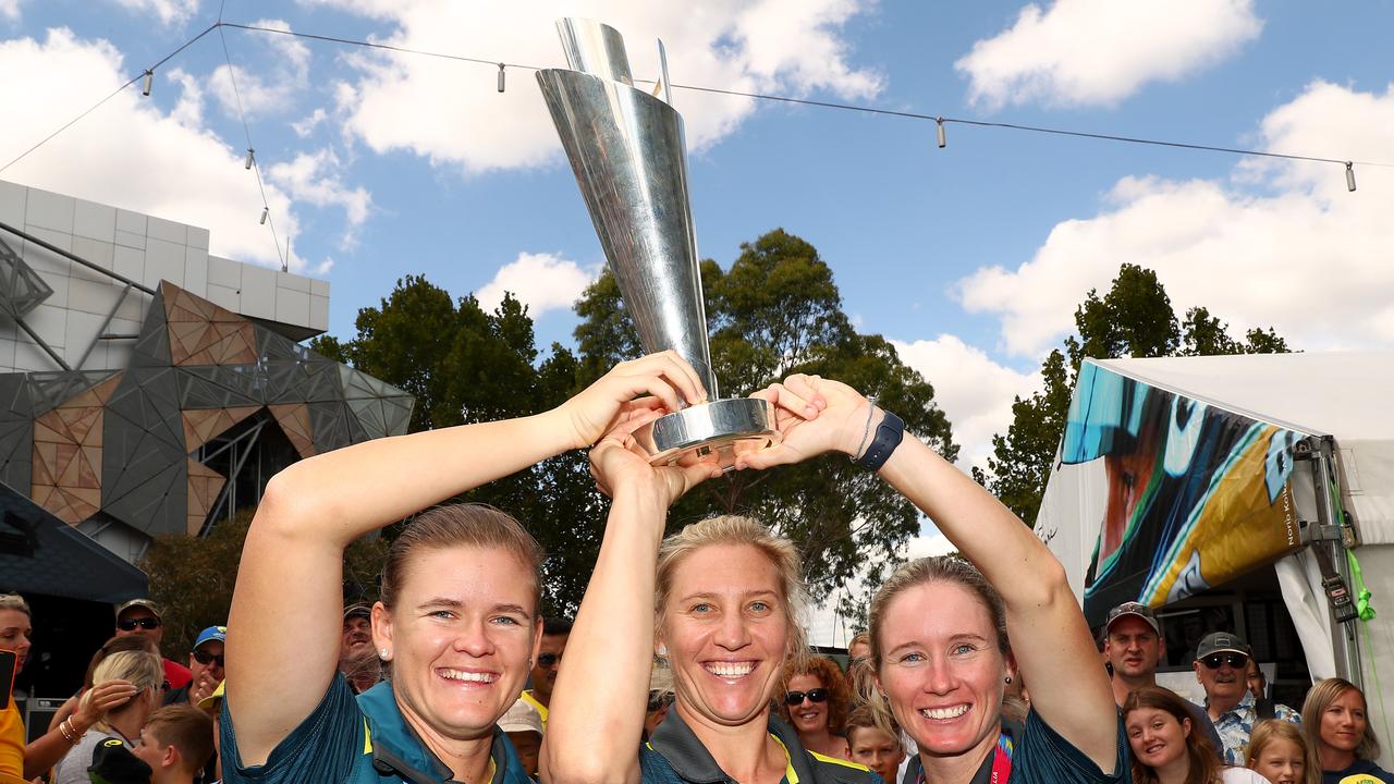 (L-R) Jess Jonassen, Delissa Kimmince and Beth Mooney of the Australian Women's T20 World Cup team celebrate with the trophy after winning the ICC Women's T20 World Cup. Photo: Kelly Defina/Getty Images