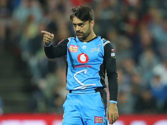 GEELONG, AUSTRALIA - JANUARY 03:  Rashid Khan of the Strikers is congratulated by  his teammates after dismissing Cameron White of the Renegades during the Big Bash League match between the Melbourne Renegades and the Adelaide Strikers at GMHBA Stadium on January 03, 2019 in Geelong, Australia. (Photo by Scott Barbour/Getty Images)