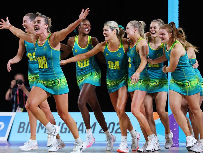 BIRMINGHAM, ENGLAND - AUGUST 07: Team Australia celebrate victory during the Netball Gold Medal match between Team Jamaica and Team Australia on day ten of the Birmingham 2022 Commonwealth Games at NEC Arena on August 07, 2022 on the Birmingham, England. (Photo by Stephen Pond/Getty Images)