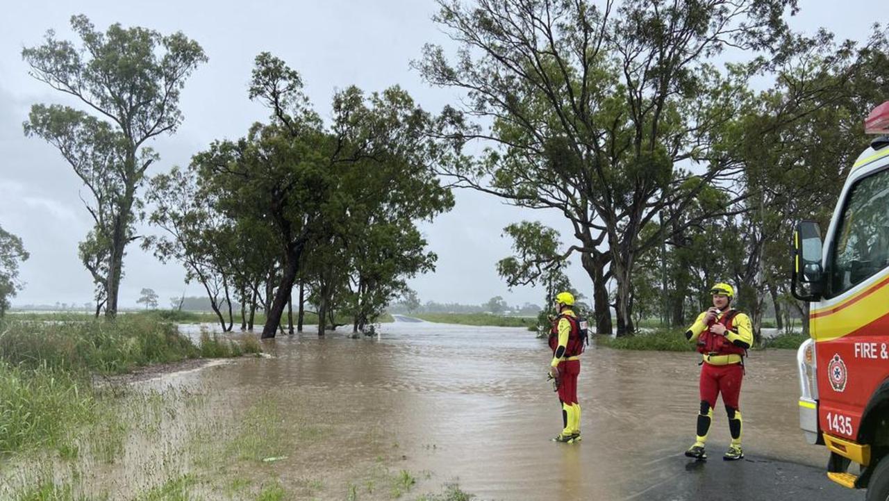 SES crews search for a vehicle that was seen in flood waters at Yalungur. Picture: 7 News.