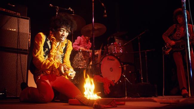 jimi hendrix burning guitar