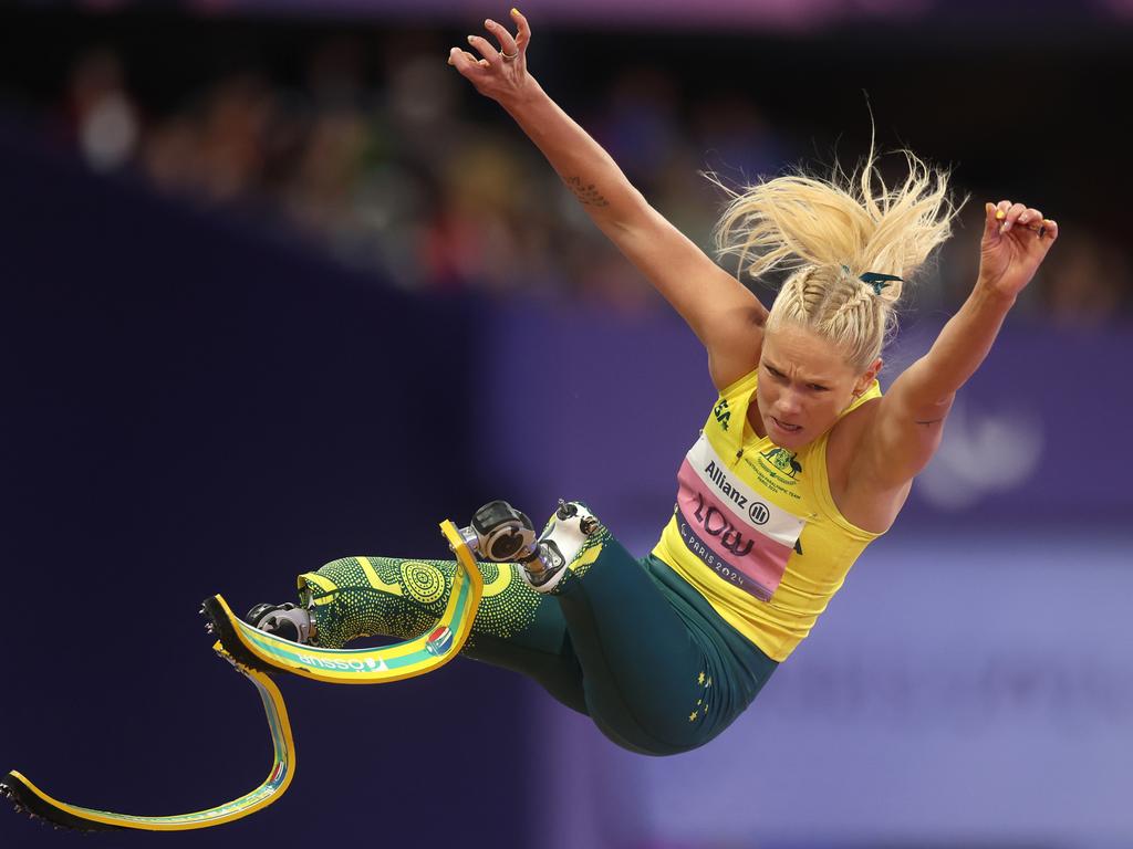 PARIS, FRANCE - SEPTEMBER 05: Vanessa Low of Team Australia competes during the Women's Long Jump-T63 Final on day eight of the Paris 2024 Summer Paralympic Games at Stade de France on September 05, 2024 in Paris, France. (Photo by Ezra Shaw/Getty Images)