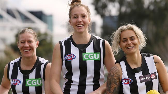 Emma King (middle) with Collingwood teammates Meg Hutchins and Moana Hope. Picture: Wayne Ludbey