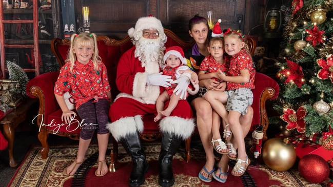 Lynette Tetley, Sophia-Mariee Portwood, Avah Ogden, Willow Ogden and Brooklyn Ogden with Santa (Mr Poppa’s Balloons): Indigo Blue Photography studio 2023 - Mackay. Sent in by Lynette Tetley.
