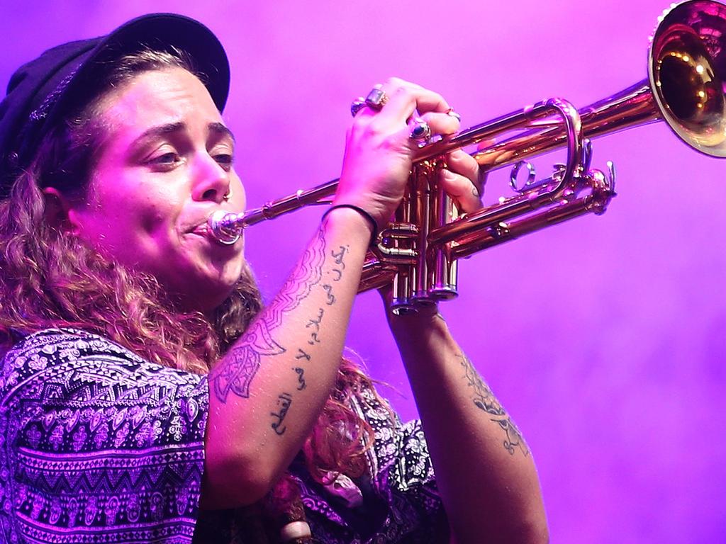 Tash Sultana enters flow state on Jungle, Tash Sultana on the flow  state she enters when she plays and creates music. Listen to her track  Jungle spoti.fi/RockThis, By Spotify