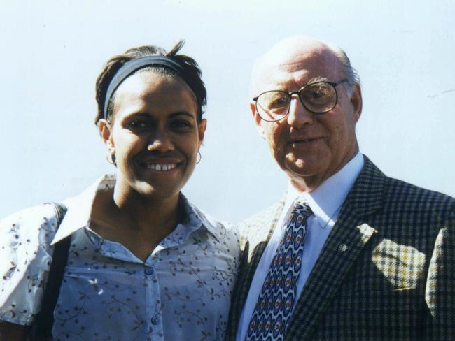 Cathy Freeman and Arthur Tunstall made a Bushells Ad together.