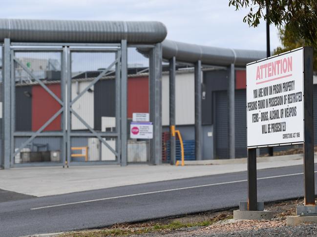 A general view of signage at Loddon Prison in Castlemaine, Victoria, Tuesday, May 19, 2020. Convicted drug trafficker Zlate Cvetanovski, who was jailed on the word of one of Lawyer X Nicola Gobbo's clients, has been released on bail. (AAP Image/James Ross) NO ARCHIVING