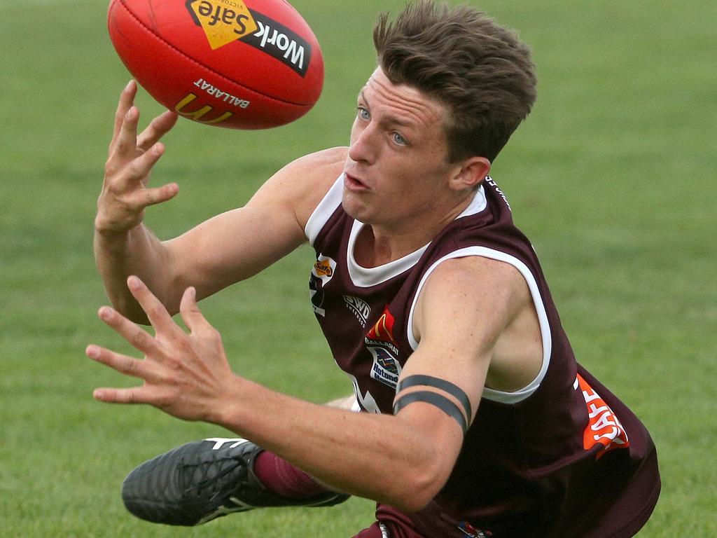 Ballarat: Harrison Hanley juggles the mark for Melton. Picture: Hamish Blair