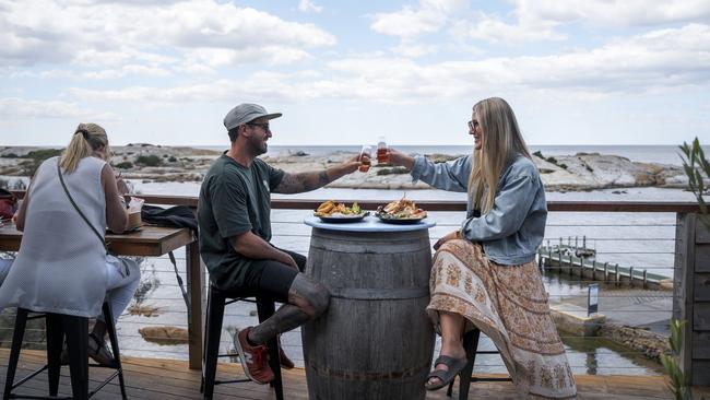 Bicheno’s Lobster Shack is one of the great places to enjoy fish and chips during summer. Picture: Tourism Australia.