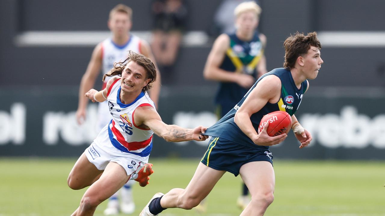 Finn O'Sullivan bursts through a tackle. Picture: Michael Willson/AFL Photos via Getty Images