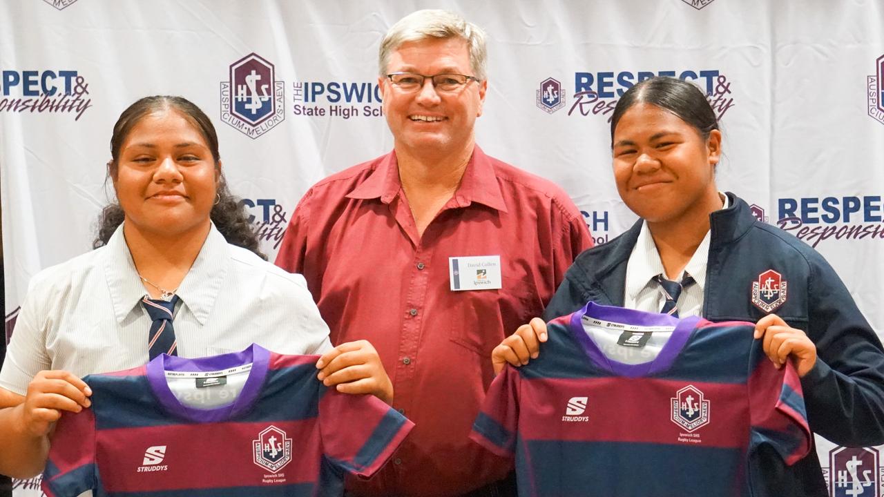 Councillor David Cullen presenting Years 9&amp;10 Co-Captains jersey to Charity Fa'alogo and Tofi Ulugia.