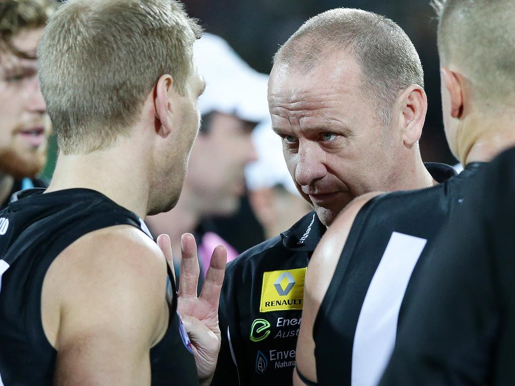 Ken Hinkley holds up four fingers and Kane Cornes at Adelaide Oval. Picture: Sarah Reed