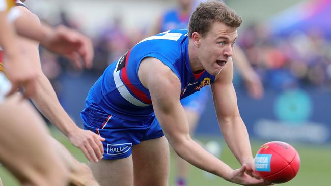 Old reliable, Jack Macrae just gets the job done for the Dogs. Picture: Michael Klein