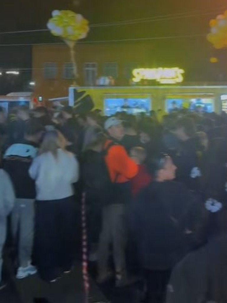 People lining up at the business. Picture: TiKTok/@melanie__files