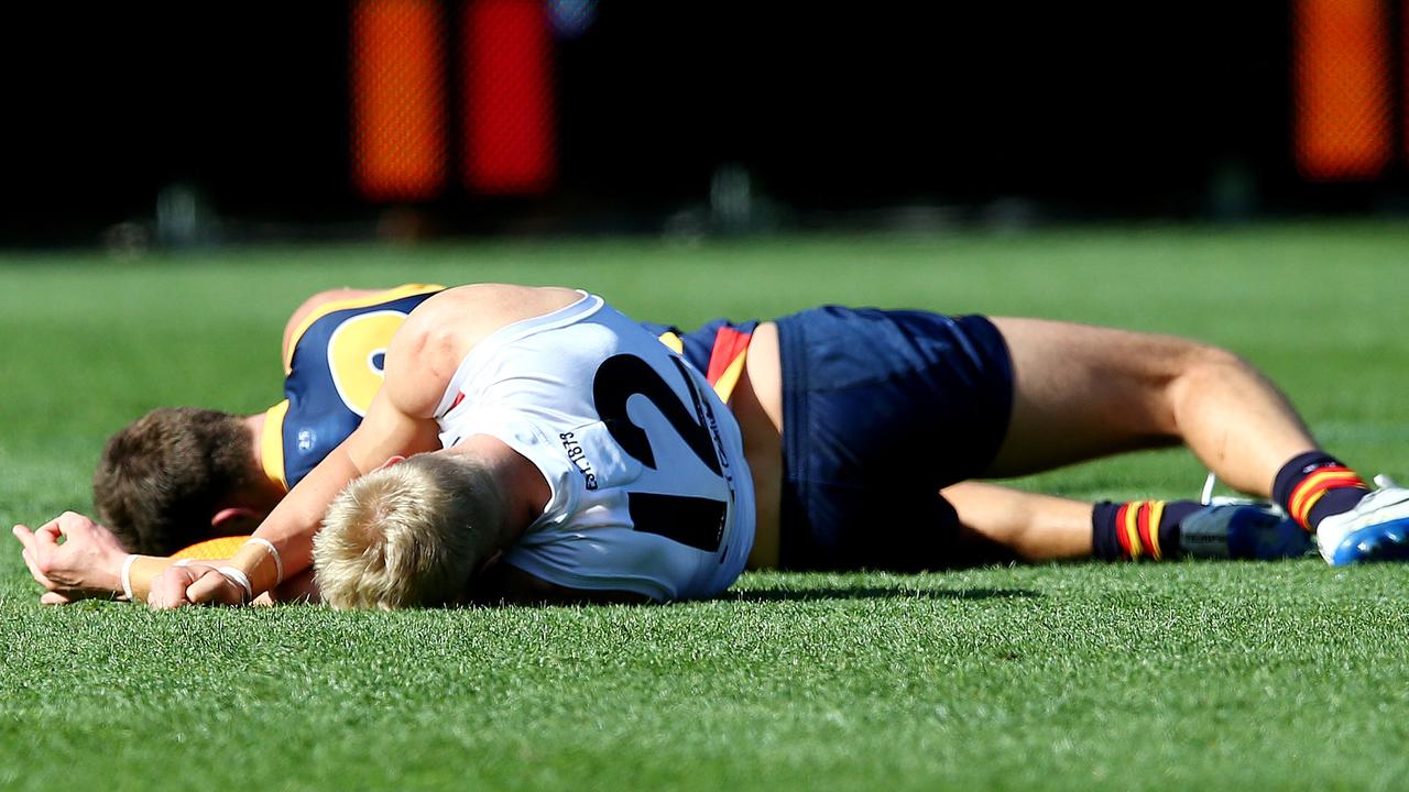 Nick Riewoldt taken from the field on stretcher after brutal clash