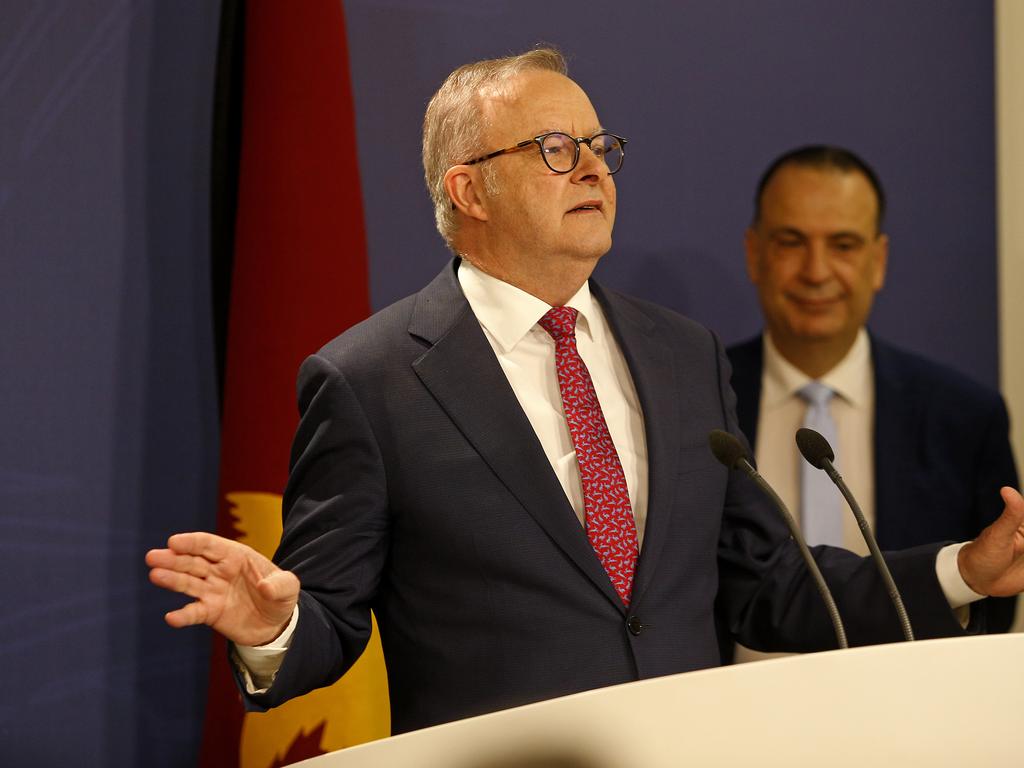 (L to R) Prime Minister Anthony Albanese and Chair of the ARL Peter V'landys. Picture: NewsWire / John Appleyard