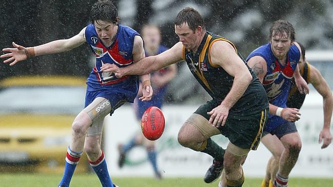 Dartmoor’s Jeremy Cameron and Tyrendarra’s Ben Foster battle for the footy.