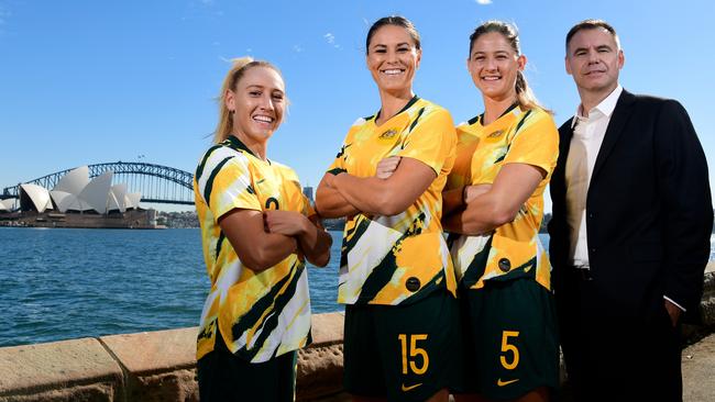 Coach Ante Milicic with Matildas players Gemma Simon, Emily Gielnick and Laura Alleyway. Picture: AAP/Bianca De Marchi