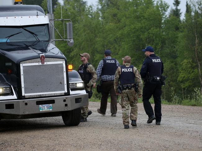 Police check all vehicles coming in and out of Gillam in the hunt for the fugitives. Picture: Clint Brewer