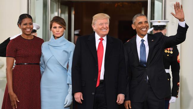 US President Barack Obama(R) and First Lady Michelle Obama(L) welcome Preisdent-elect Donald Trump(2nd-R) and his wife Melania to the White House in Washington, DC January 20, 2017. / AFP PHOTO / JIM WATSON