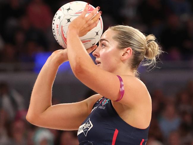 MELBOURNE, AUSTRALIA - JUNE 01: Sophie Garbin of the Vixens shoots during the round eight Super Netball match between Melbourne Vixens and Giants Netball at John Cain Arena, on June 01, 2024, in Melbourne, Australia. (Photo by Kelly Defina/Getty Images)