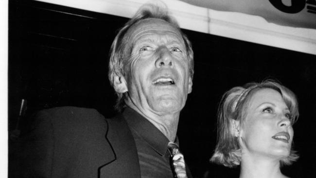 March 29, 1994: Actor, Paul Hogan, with Linda Kozlowski at the premiere of 'Lightning Jack'. Pic. Anthony Weate