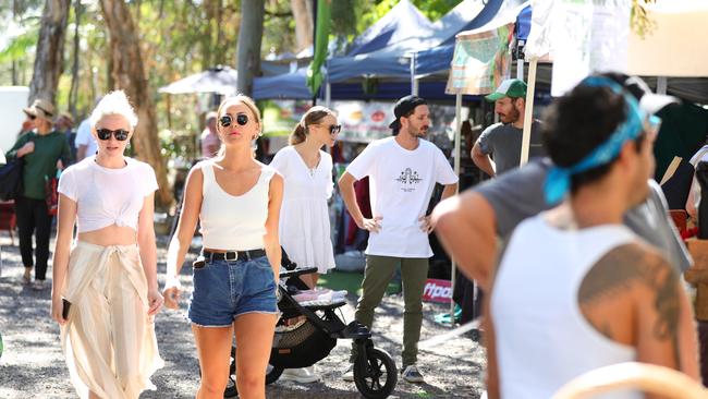 Shoppers at Noosa Farmers Market. Photo Lachie Millard