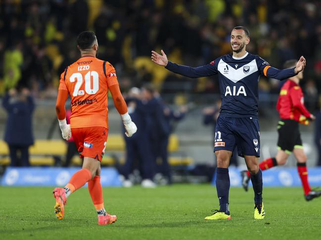 Victory pair Paul Izzo (left) and Roderick Miranda celebrate their team’s win over Wellington. Picture: Hagen Hopkins/Getty Images