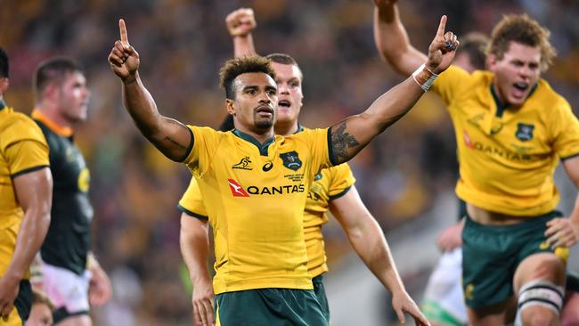 Will Genia of the Wallabies (centre) celebrates winning on full time with teammates during the Rugby Championship match between Australia and South Africa at Suncorp Stadium in Brisbane, Saturday, September 8, 2018. (AAP Image/Darren England) NO ARCHIVING, EDITORIAL USE ONLY