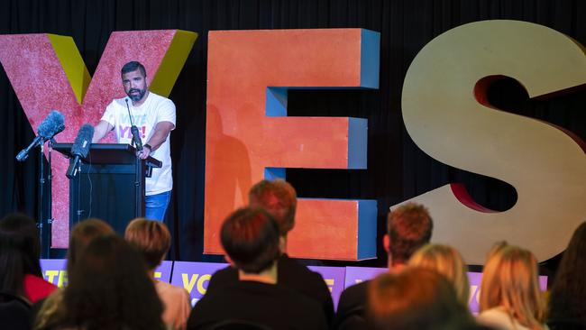 SYDNEY, AUSTRALIA - NCA NewsWire Photos - Saturday 14 October, 2023:, Dean Parkin speaks at Wests Ashfield Leagues Club, Yes campaign event as the referendum results are being counted , VOICEREF23, Picture: NCA NewsWire / Monique Harmer