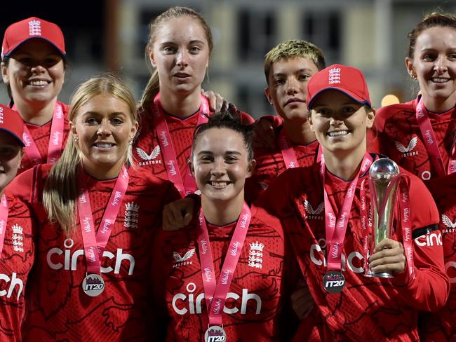 BRISTOL, ENGLAND - SEPTEMBER 15: England celebrate with the series trophy after winning the 3rd Vitality IT20 match between England and India at Seat Unique Stadium on September 15, 2022 in Bristol, England. (Photo by Gareth Copley/Getty Images)