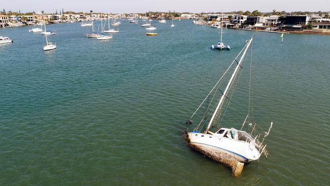 Half-sunken yacht in the Mooloolah River. Photo Patrick Woods / Sunshine Coast Daily.