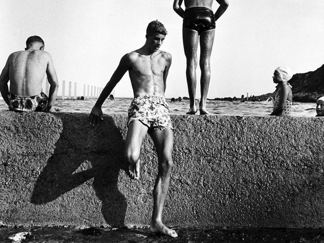 Bathers at the fourth rock pool at Newport in 1952. Photo by Max Dupain, State Library of NSW