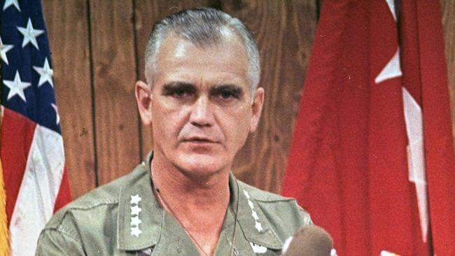 USA General William Westmoreland, commander of troops during Vietnam War, during press conference in 1967. p/ 1960s