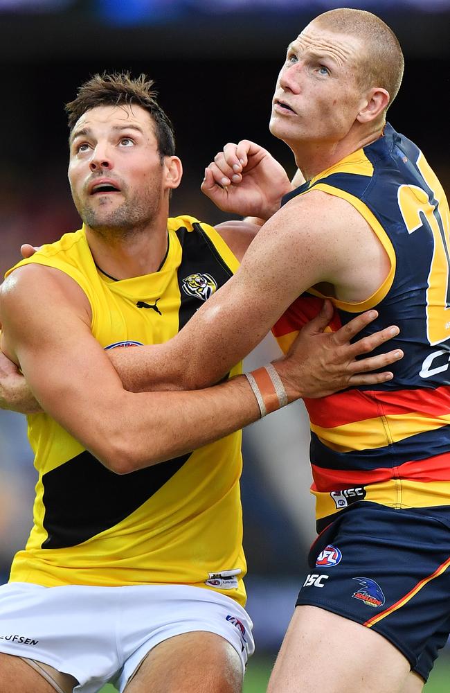 Sam Jacobs was far too s trong for Richmond’s Toby Nankervis. Picture: Daniel Kalisz (Gett Images)