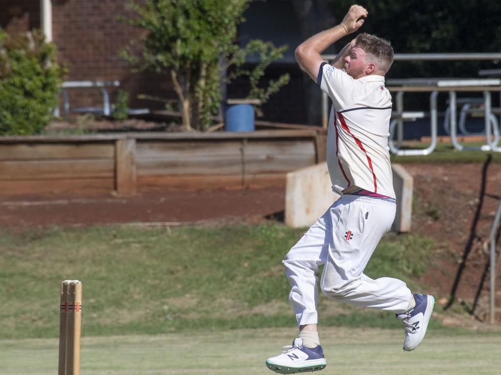 Jack Carter bowls for Met-Easts. Picture: Nev Madsen.