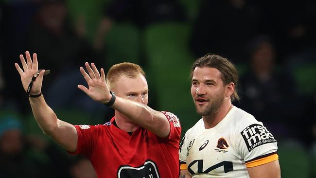 MELBOURNE, AUSTRALIA - MAY 11: Referee Todd Smith sends Patrick Carrigan of the Broncos to the sin-bin during the round 11 NRL match between Melbourne Storm and Brisbane Broncos at AAMI Park on May 11, 2023 in Melbourne, Australia. (Photo by Robert Cianflone/Getty Images)