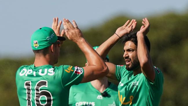 Haris Rauf celebrates with teammate Marcus Stoinis during his five-wicket haul against Hobart Hurricanes.