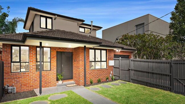 74 Fisher St, Malvern East sold well above reserve in an online auction with Ray White.